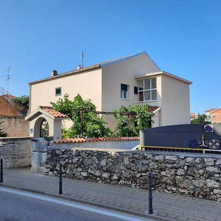 Apartman Laura M Vodice Exterior foto