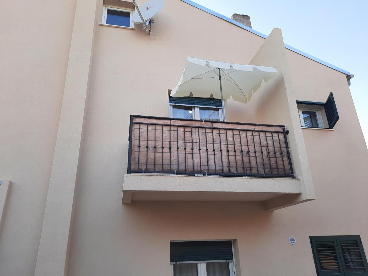 Apartman Laura M Vodice Exterior foto