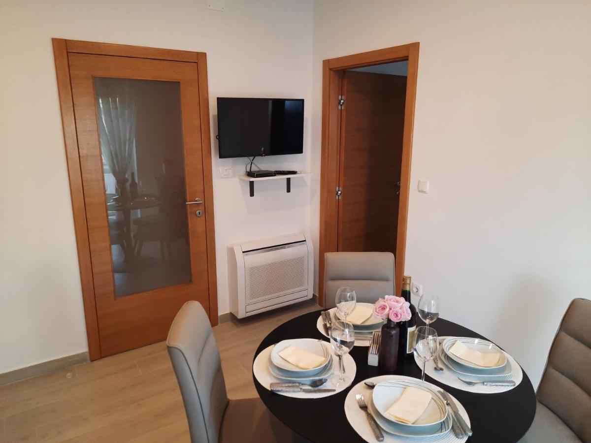 Apartman Laura M Vodice Exterior foto
