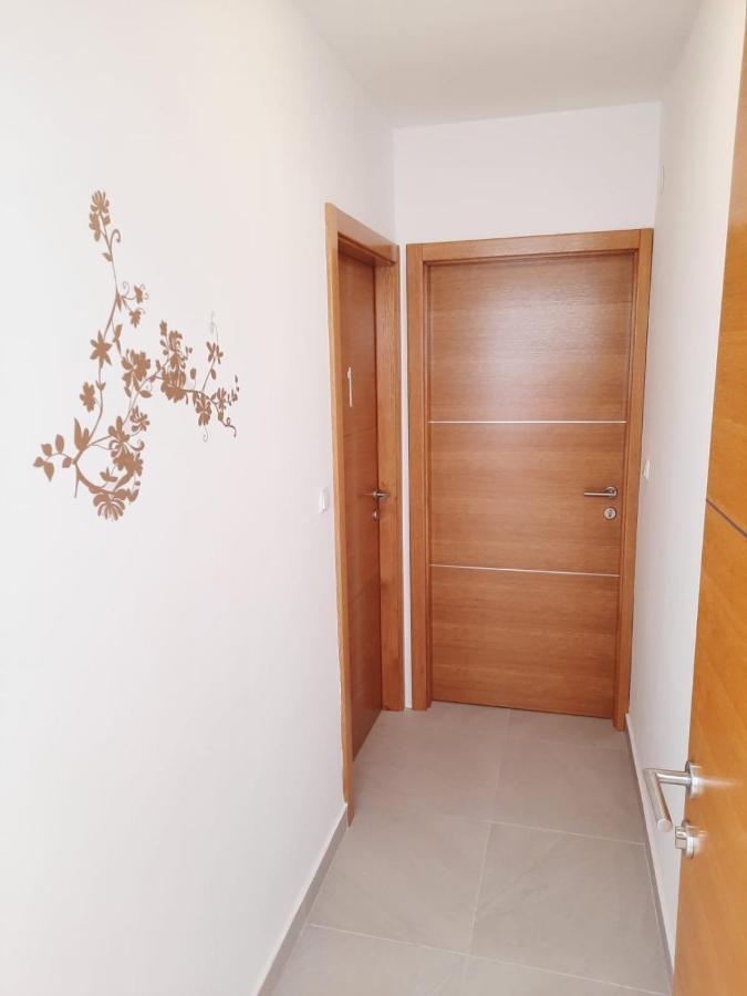 Apartman Laura M Vodice Exterior foto